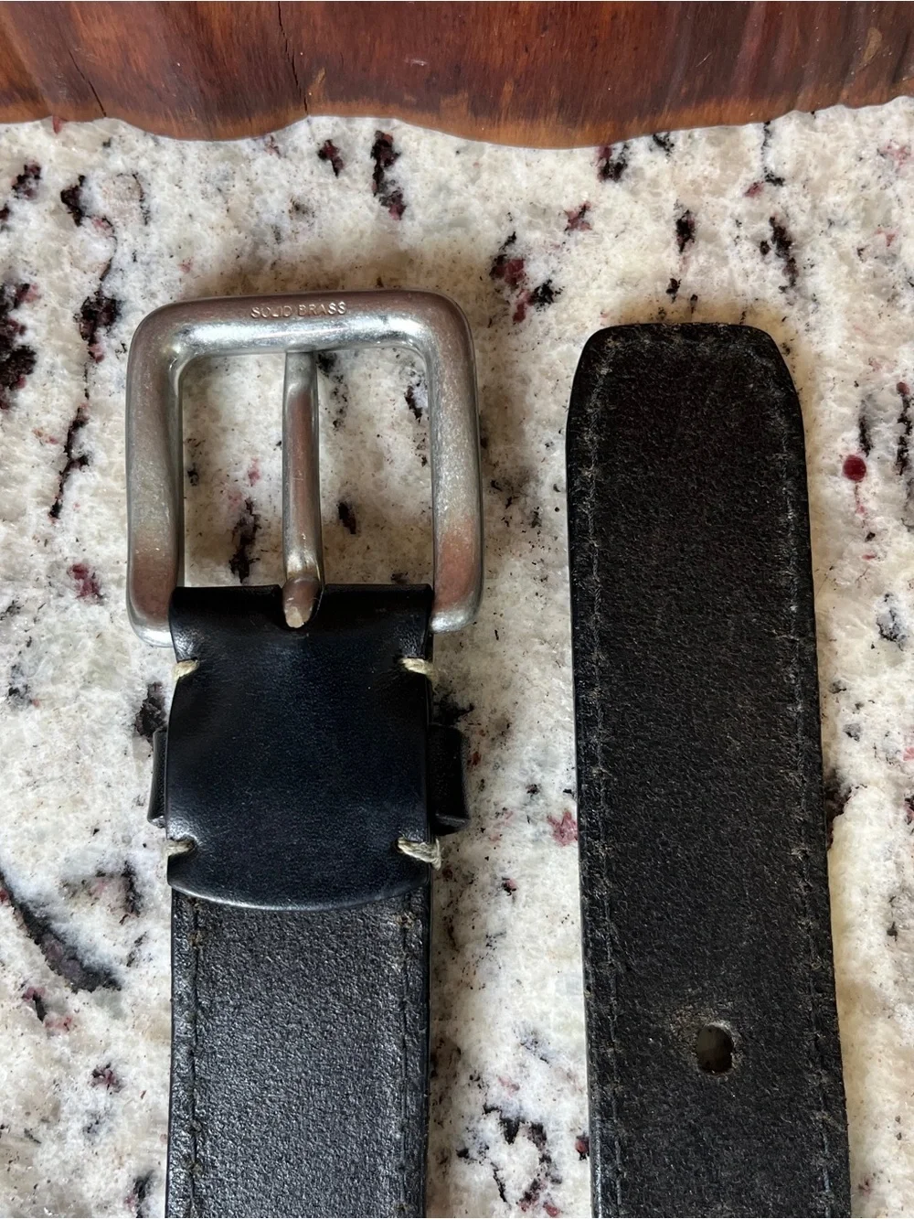Vintage Banana Republic Men's Leather Belt with Contrasting Stitching